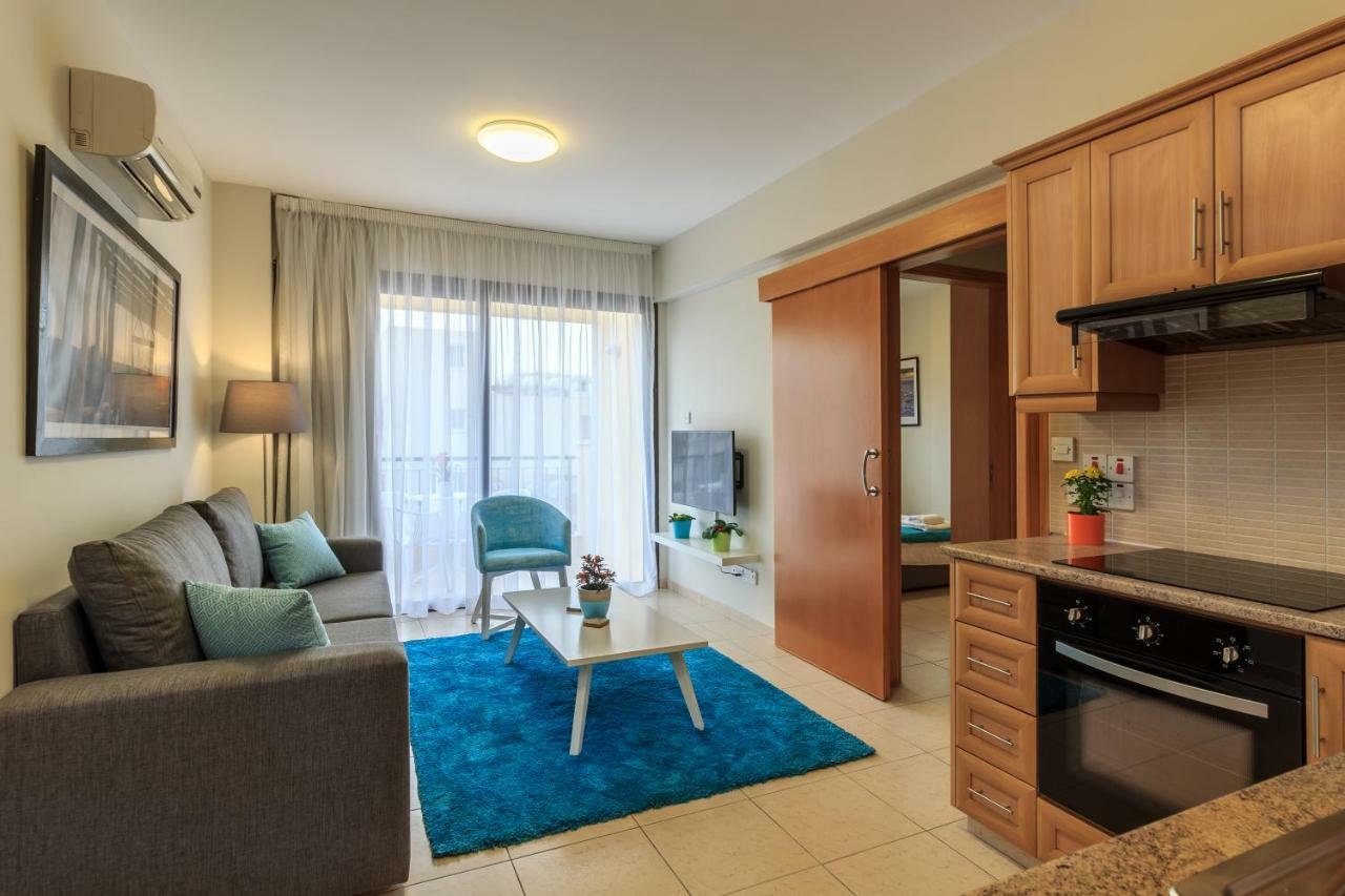 Soho City Apartments Larnaca Phòng bức ảnh